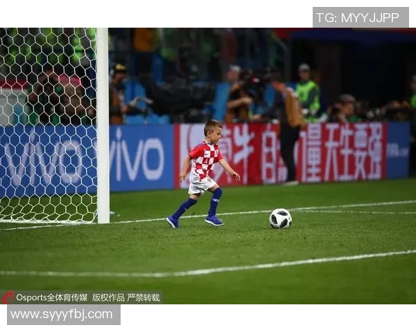 足球明星与暖心小孩的感人故事传递爱与希望的力量 足球明星与暖心小孩的感人故事传递爱与希望的力量